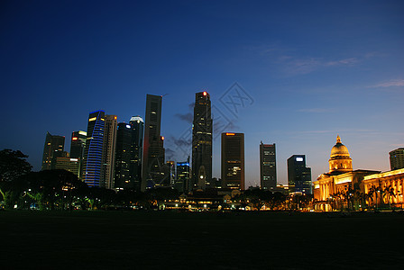 晚上新加坡天际建筑建筑物旅游景观天空商业城市蓝色旅行场景图片