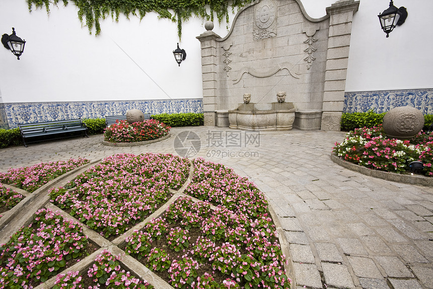 西风格花园旅行天空房子太阳假期跑步蓝色公园植物建筑图片