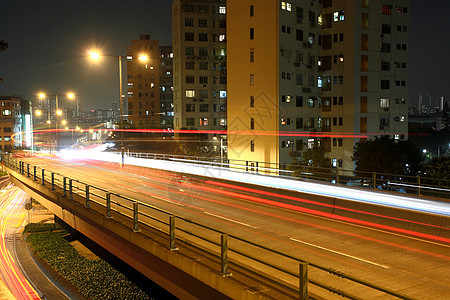 夜间在高速公路上速度车道路灯过境街道运动交通市中心建筑曲线图片