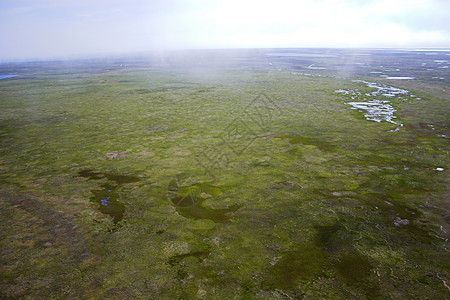 空中照片背景航班湿地天空土地多边形苔原空气绿色直升机图片
