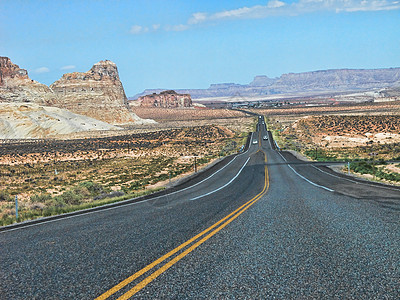亚利桑那州鲍威尔湖附近公路图片