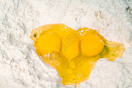 三个鸡蛋黄汤图片