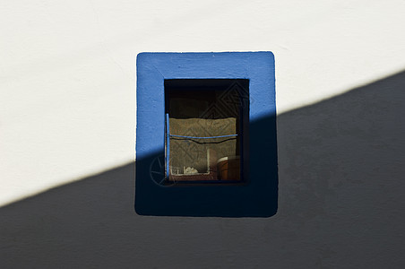 小窗口边界粉饰窗户建筑学古董建筑阴影白色蓝色对角线背景图片