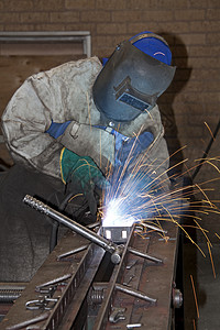 五一劳动节焊接金属齿轮头盔工厂衣服工人劳动者生产男人工具背景