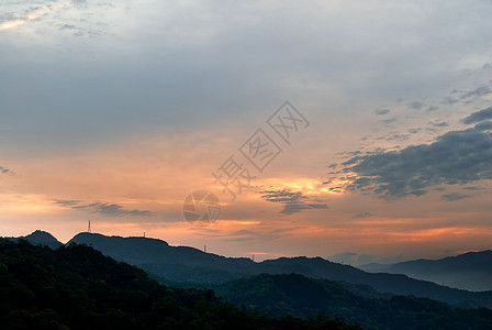 上午早晨山丘旅行蓝色日落场地爬坡风景阴霾天空薄雾太阳图片