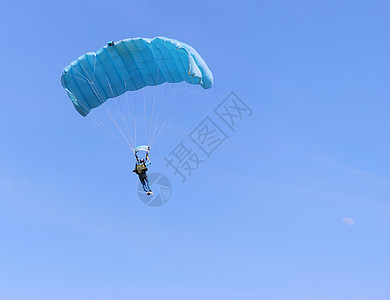 蓝降落伞滑行段落运动生活蓝色行动运动员闲暇冒险自由图片