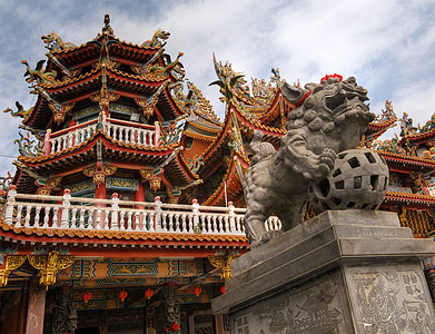 以狮子石为花彩的中国庙宇图片