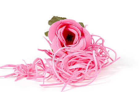 白色背景的美丽粉红色玫瑰婚姻花朵芳香香水香气魅力恋人花瓣疗法念日图片
