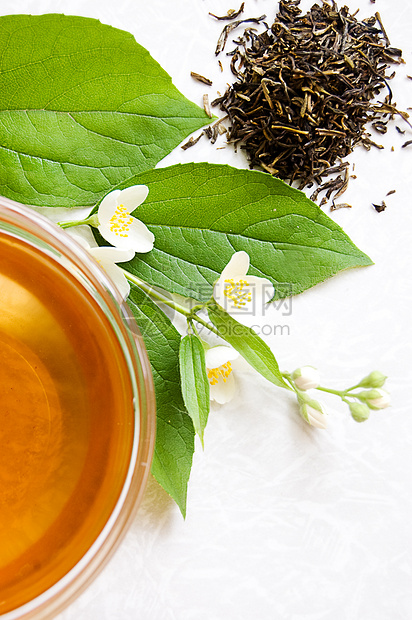含砷的绿茶生活玻璃茶壶茉莉杯子草本植物概念叶子白色茉莉花图片