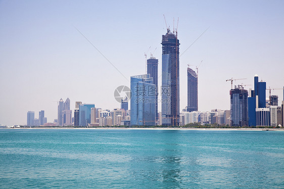 阿联酋阿布扎比天空线海湾港口景观建筑建筑物摩天大楼多层海洋市中心天空图片