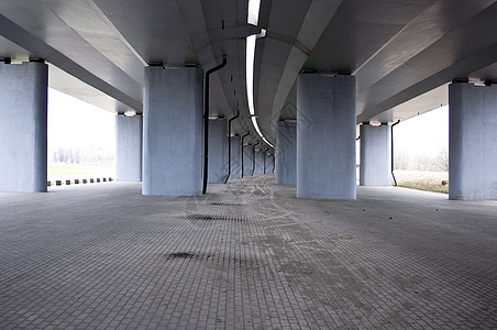 混凝土公路桥下道路的视图音乐会建筑沥青石头灰色景观运输岩石港口城市图片