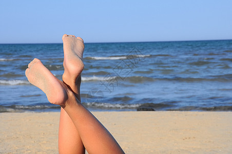 蓝天海滩上可爱的腿图片