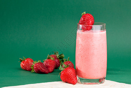 草莓平滑剂饮料茶点水果冰沙玻璃食物宏观奶昔果汁营养图片