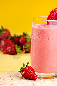 草莓夏季饮料甜点食物果汁饮食营养果味奶昔活力酸奶水果背景图片