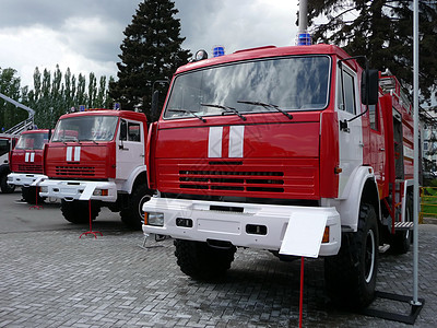 三辆消防车图片