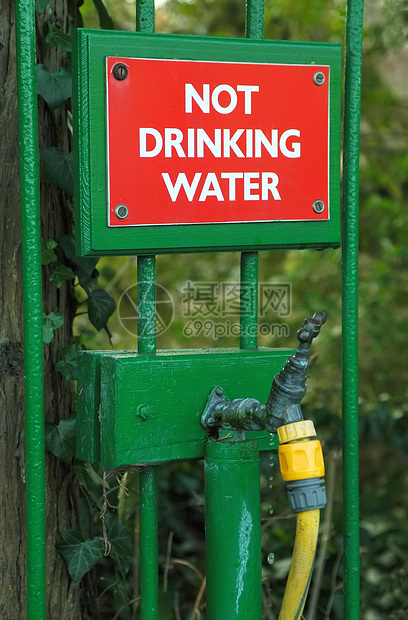 供水管道栅栏龙头安全卫生液体跑步栏杆绿色软管水龙头图片