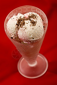 冰淇淋红色玻璃坚果食物巧克力甜点背景图片