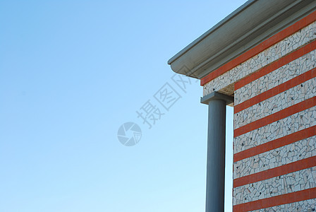 与天空之地的砖层建筑民众商业建筑学橙子红色砖墙房子住宅蓝色图片