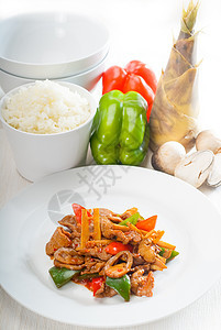 中国牛肉蔬菜和牛肉洋葱食物营养油炸白色盘子竹子午餐红色黑色图片