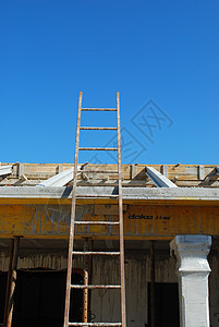 屋顶进入框架的阶梯房子梯子自由工程钢结构楼梯工作金属建筑建造图片