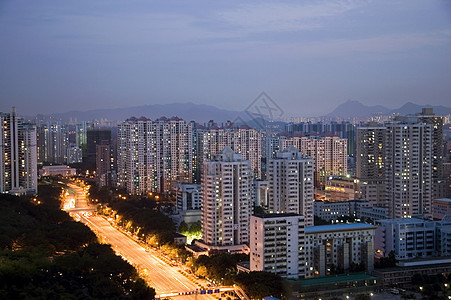 现代城市在夜里变色城市化公寓住宅建筑物夜景景观日落房地产图片