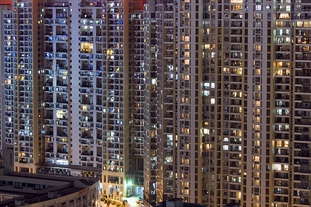 住宅楼在夜间前居住城市化公寓建筑物住房房子城市房地产面板阳台图片