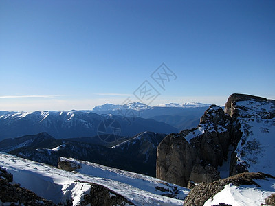 主要高加索山脊登山木头全景解脱天空蓝色高山山丘雪峰冰川图片