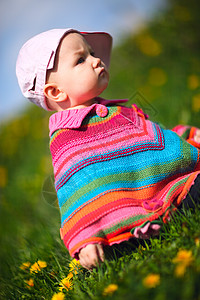 蒲公英女孩春婴公园场地孩子婴儿女孩晴天儿童草地季节帽子背景