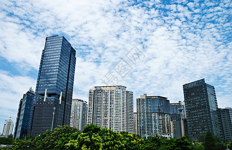 市商业区蓝天白云现代化建筑学城市建筑物路灯图片