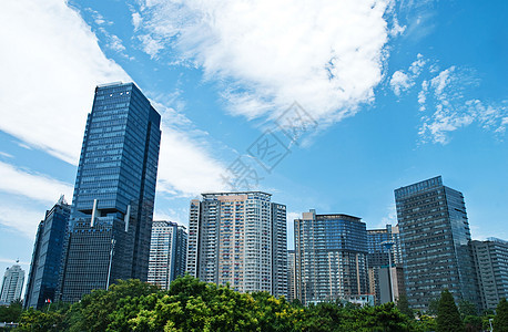 市商业区路灯建筑学城市建筑物现代化蓝天白云图片