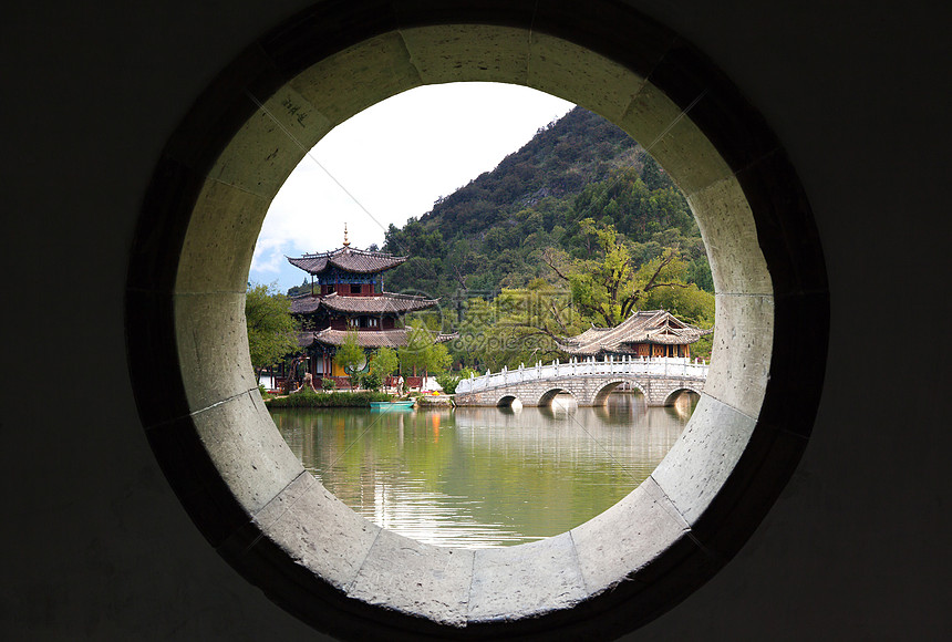 中国利江的风景公园观光窗户反射农村框架场地溪流传统游客街道图片