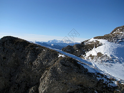 主要高加索山脊登山冰川植被全景距离山丘解脱高山植物群蓝色图片