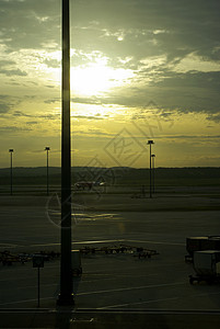 吉隆坡机场日出时背景