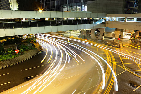 夜间与城市交接市中心戏剧性线条蓝色场景运输街道商业运动速度图片