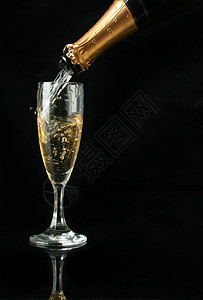 给香槟吹笛子气泡纪念日乐趣玻璃派对庆典干杯周年嘶嘶丝带图片