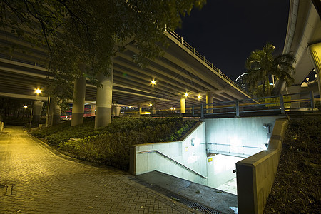 城市和地铁的夜间交通运输风景隧道运动穿越划分速度大灯街道车道图片