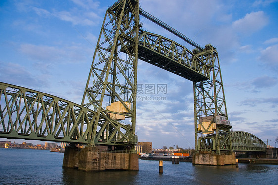鹿特丹纪念性铁举铁桥图片