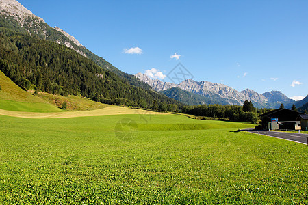 阿尔卑斯山农村景观 山区和草原图片