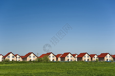 新小屋和蓝天空背景图片