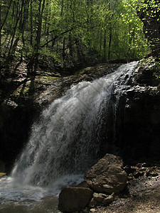 瀑布旅行自然保护区游览石头岩石山脉青菜背景树木水分图片