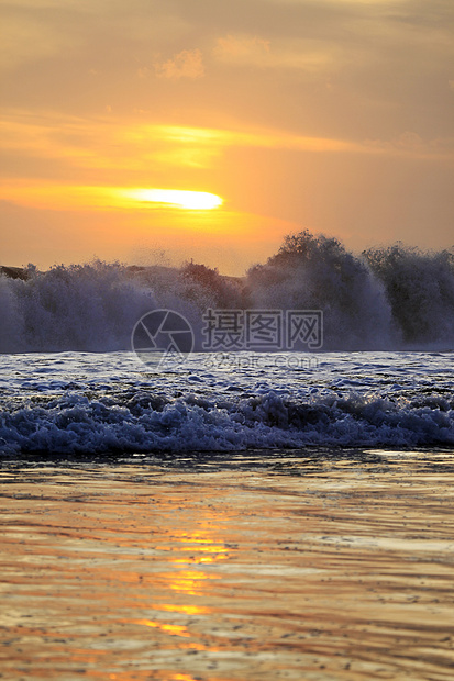 印度洋日落热带小岛风景游客天堂旅行娱乐反射光束图片