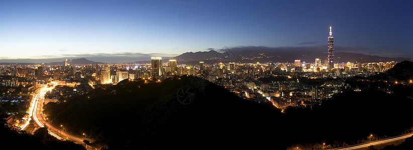 城市之夜建筑场景景观生活街道建筑学摩天大楼全景市中心建筑物图片