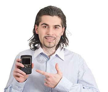 年轻英俊的雄男性指着他的电话头发白色商业青年微笑男人衬衫棕色图片