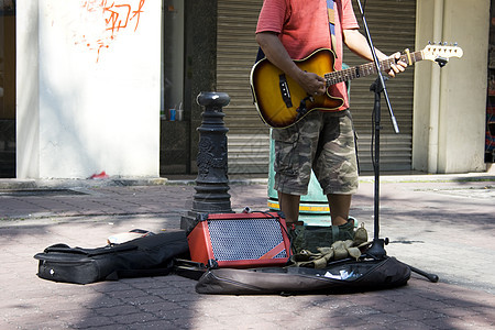 街头艺人男人旅行街道歌曲城市吉他唱歌音乐背景图片
