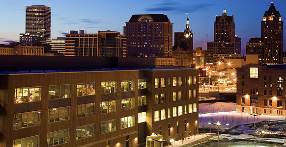 在密尔沃基的蓝色清晨市中心旅行目的地结构风光都市名楼城市旅游建筑图片