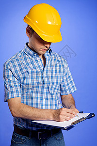 在剪贴板上写黄色硬头巾的建筑师图片