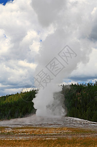 黄石公园古老的忠心修道院蓝色地形荒野地标国家火山蒸汽公园力量活力图片