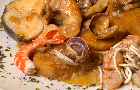 梅鲁扎拉西德拉草药主菜美食蛤蜊对虾饮食海鲜小精灵餐厅水平图片