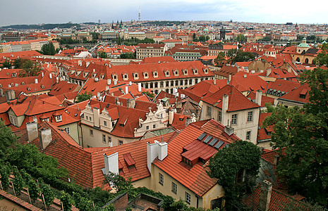 布拉格的空中观察城堡大教堂街道游客国家住宅旅行剧院城市议会图片