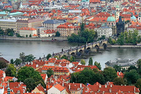布拉格的空中观察城市国家首都住宅石头游客剧院大教堂城堡旅行图片
